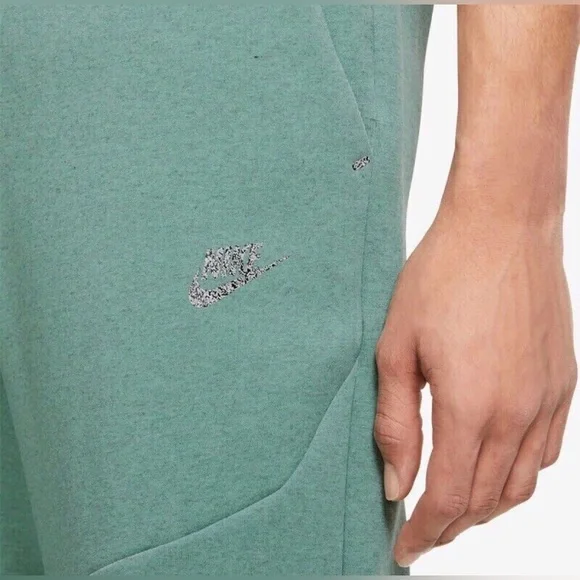 Nike Men’s Tech Fleece Taper Jogger Sweatpants Mica Green Size Medium - Picture 13 of 14